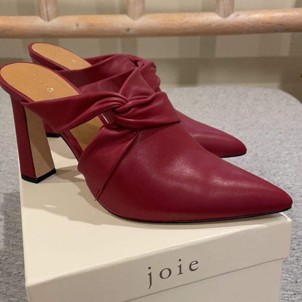 NIB joie gorgeous high-heeled mules for spring
